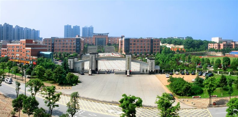 学院大门